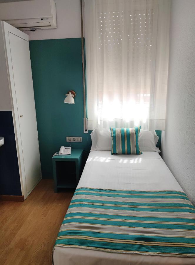Standard Single Room with Shared Bathroom,1295052931:JPEG